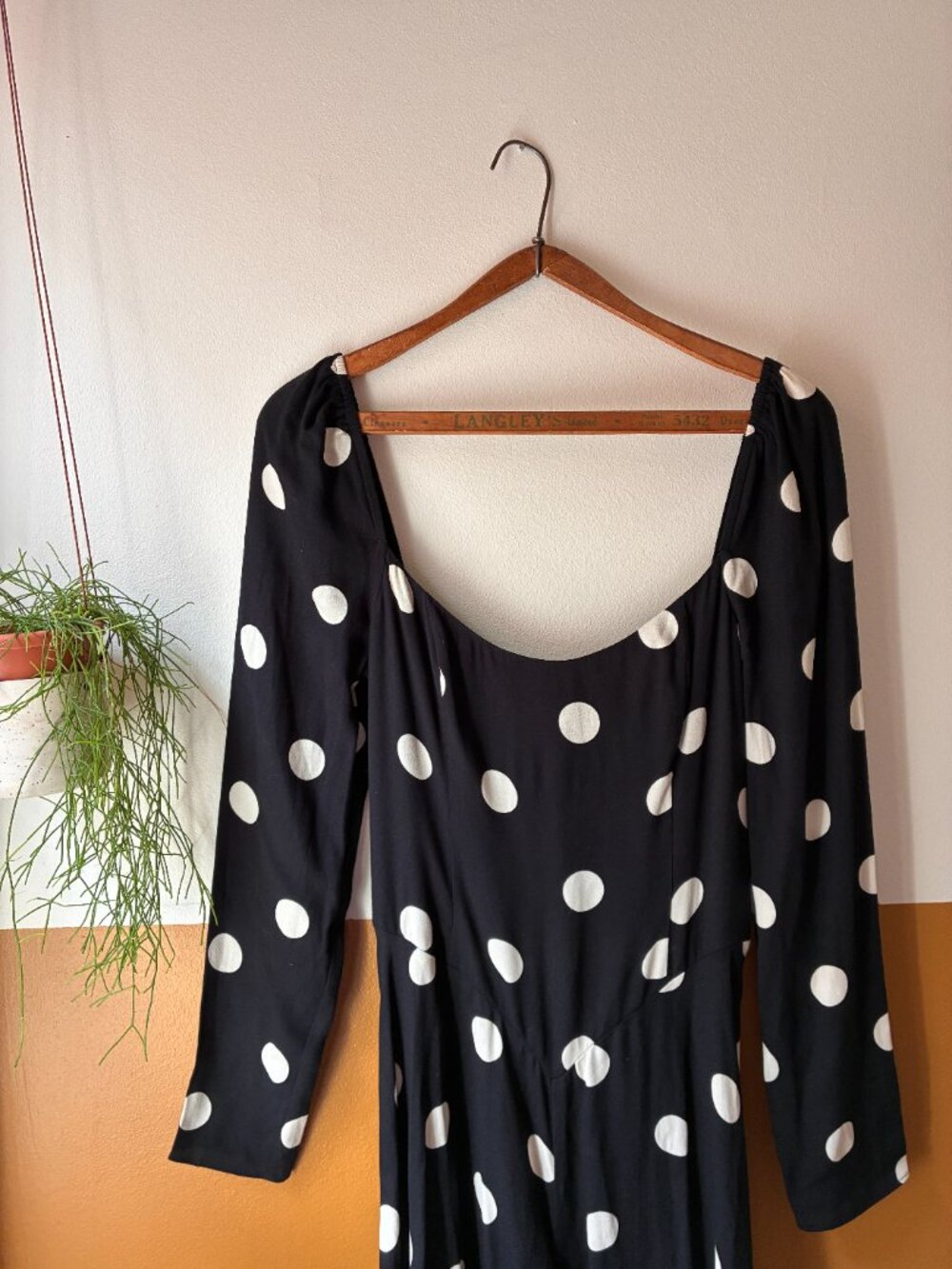 Reformation Rinna Dress - Picture 3 of 9
